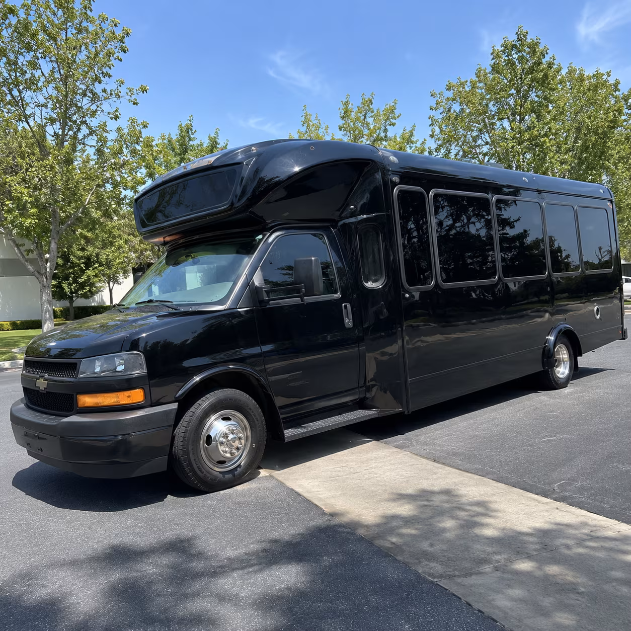 howell 15 passenger party bus