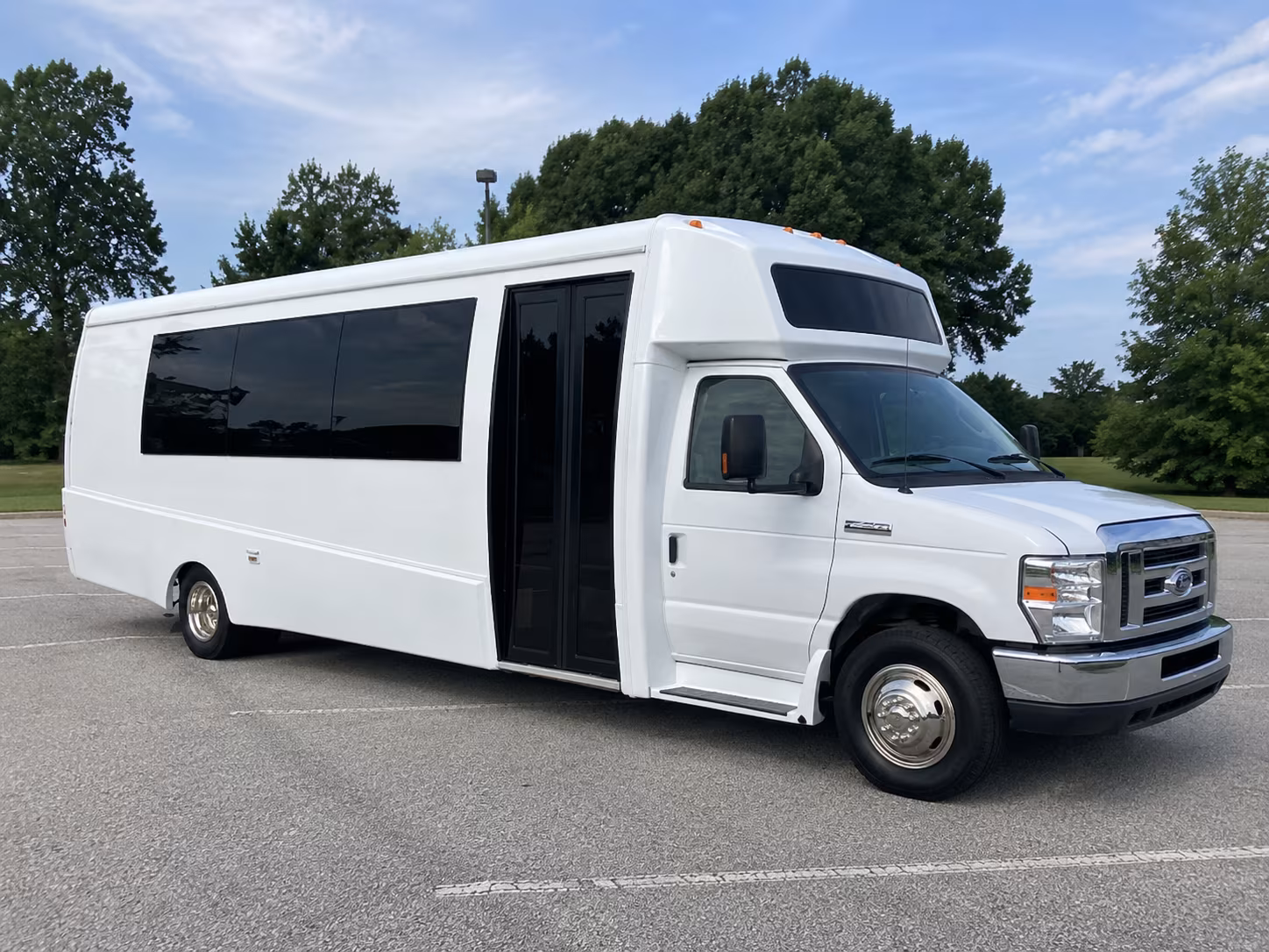 howell 18 passenger party bus