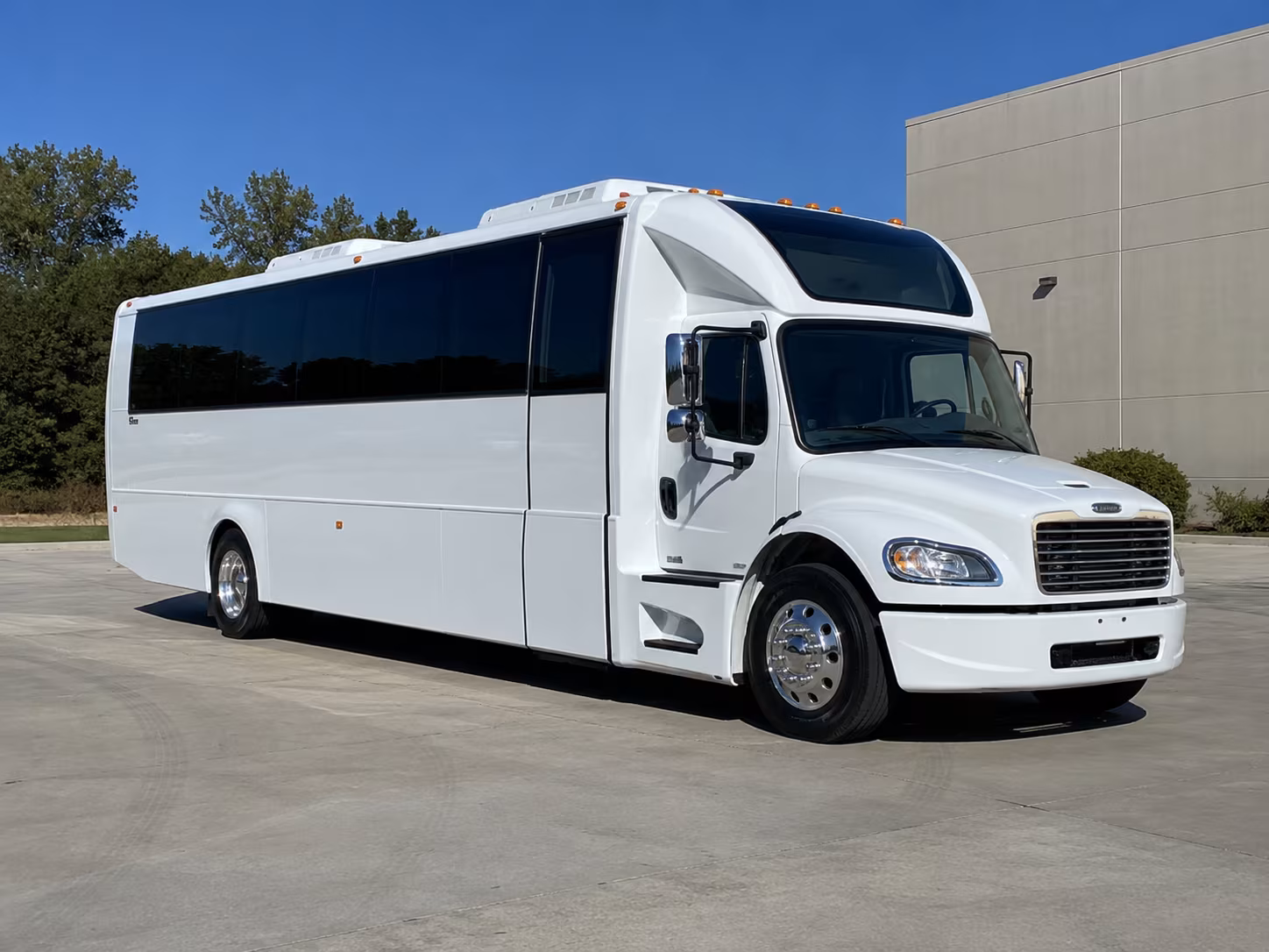 howell 28 passenger party bus